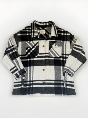 Ashley Woman’s Plaid Black And White Shirt Jacket Buffalo Check Pattern Size M